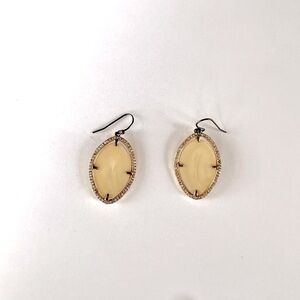 This a Stella and Dot cream coloured shell necklace with matching earrings.